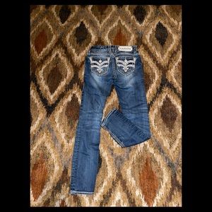 Rock revival mid-rise Capri